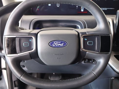 Used 2025 Ford Expedition Active RWD image 3