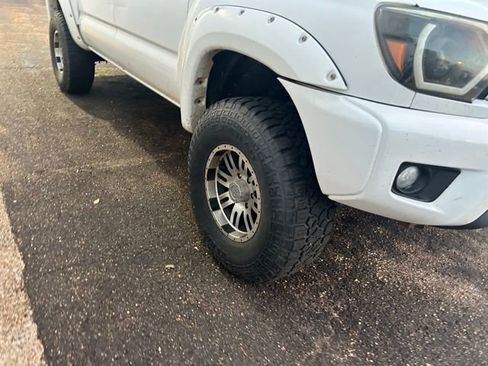 Used 2012 Toyota Tacoma 4x4 Double Cab w/ SR5 Pkg image 14
