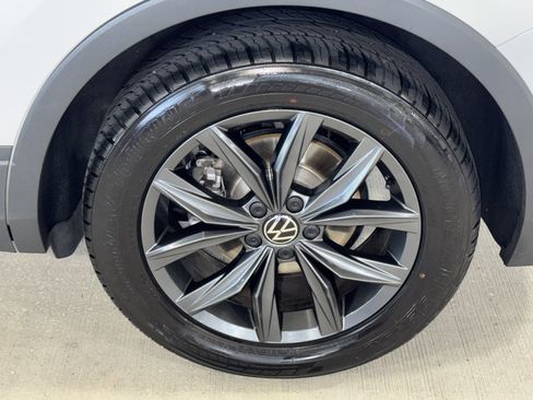 Used 2022 Volkswagen Tiguan SE image 37
