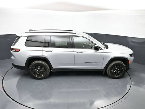 New 2026 Jeep Grand Cherokee L 4WD image 38