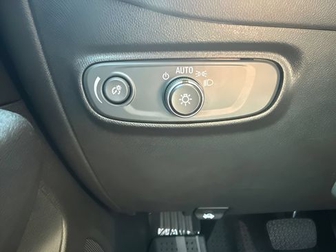 Used 2022 Chevrolet Equinox RS w/ LPO, Hit The Road Package FWD image 26