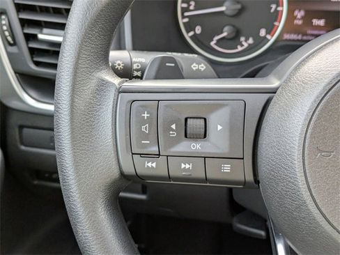 Used 2023 Nissan Rogue S image 17