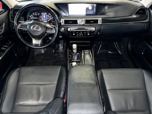 Used 2017 Lexus GS 200t RWD image 3