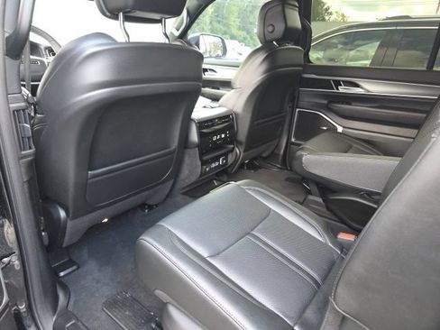 Used 2025 Jeep Wagoneer L Series II w/ Premium Group I AWD/4WD image 13