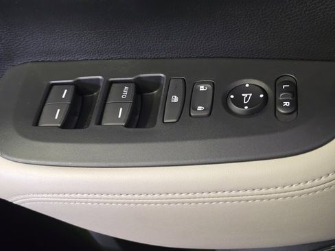 Used 2025 Honda HR-V LX image 9