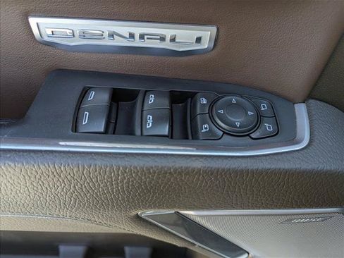 Used 2024 GMC Sierra 1500 Denali w/ Technology Package AWD/4WD image 10