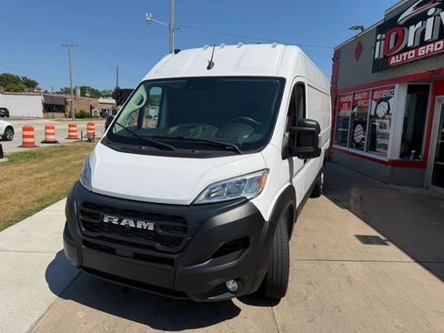 Used 2023 RAM ProMaster 3500 w/ Driver Convenience Group FWD image 3