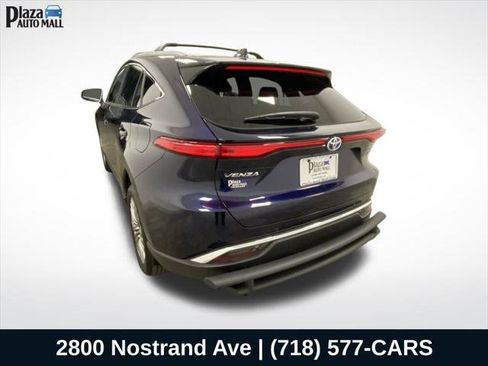 Certified 2023 Toyota Venza XLE AWD/4WD image 3