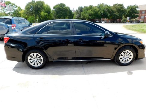 Used 2014 Toyota Camry LE image 5