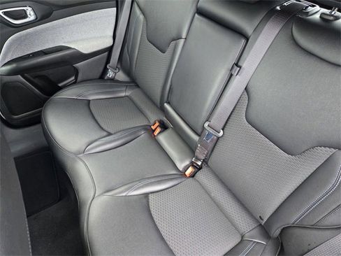 Used 2025 Jeep Compass Latitude image 26