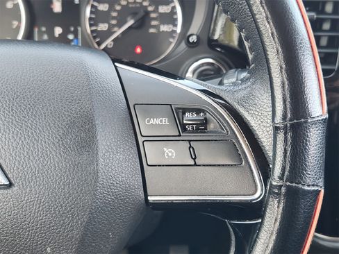 Used 2018 Mitsubishi Outlander SE image 28