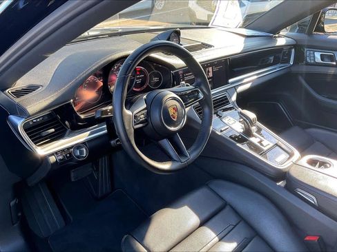 Used 2021 Porsche Panamera image 16