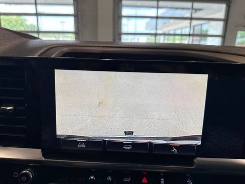 Used 2023 GMC Sierra 1500 SLT AWD/4WD image 37