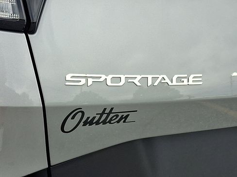 Used 2024 Kia Sportage LX AWD/4WD image 30