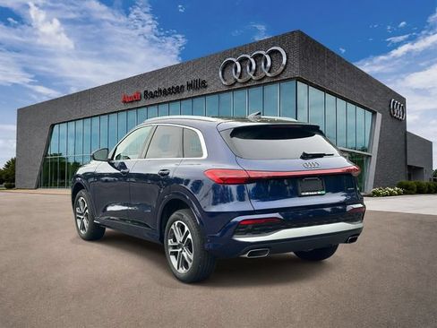 Certified 2025 Audi Q5 Premium w/ Convenience Package AWD/4WD image 4