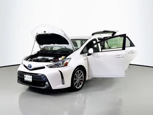 Used 2015 Toyota Prius V Five FWD image 17