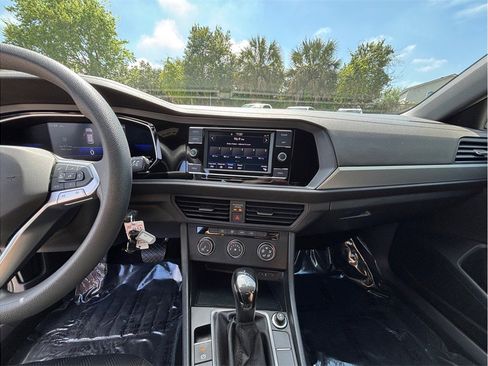 Used 2022 Volkswagen Jetta Sport image 11