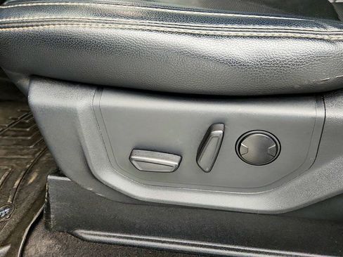Used 2022 Ford F350 Lariat w/ Black Appearance Package image 8
