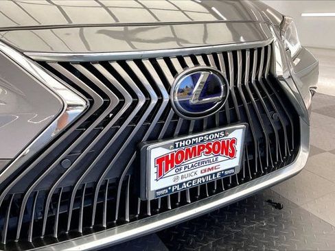 Used 2019 Lexus ES 300h w/ Premium Package FWD image 28