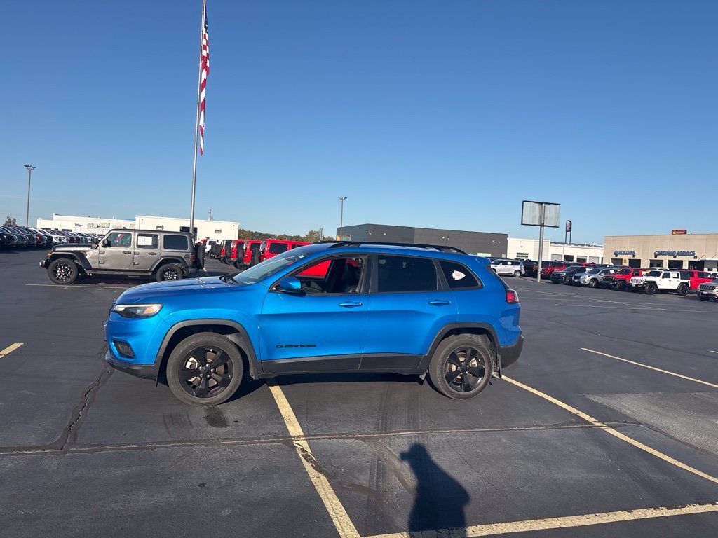 Used 2021 Jeep Cherokee Latitude Plus AWD/4WD image 3