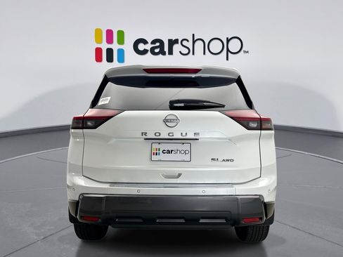Used 2025 Nissan Rogue SL image 4