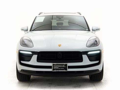 Used 2025 Porsche Macan image 32