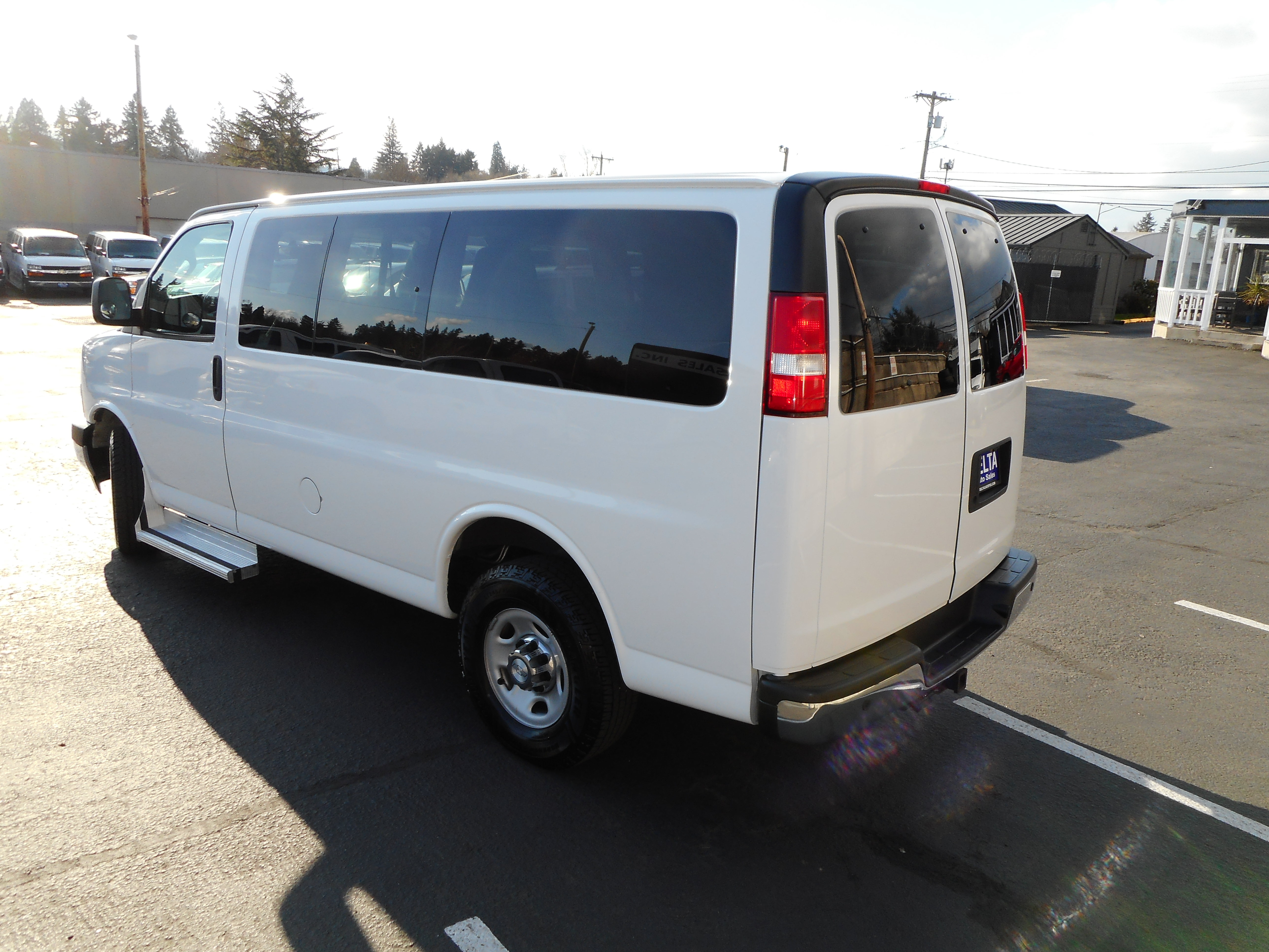 Used 2017 Chevrolet Express 3500 LT w/ LT Preferred Equipment Group RWD image 11