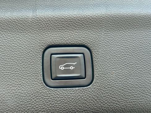 Used 2023 Buick Enclave Premium w/ Experience Buick Package FWD image 10