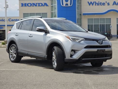 Used 2017 Toyota RAV4 Limited image 12