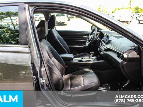 Used 2025 Nissan Altima 2.5 SV FWD image 19