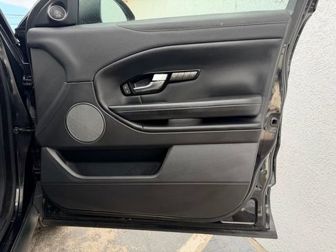 Used 2019 Land Rover Range Rover Evoque SE Premium image 26