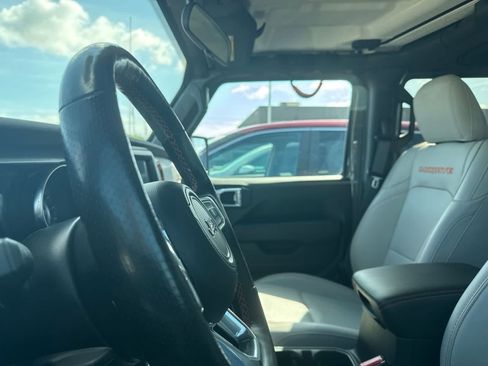 Used 2021 Jeep Gladiator Mojave w/ Dual Top Group AWD/4WD image 32