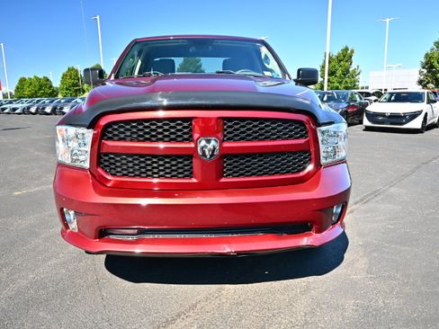Used 2019 RAM 1500 Express w/ Express Value Package AWD/4WD image 3