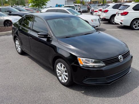 Used 2011 Volkswagen Jetta SE FWD image 14