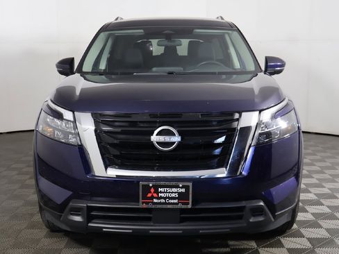 Used 2024 Nissan Pathfinder SV image 11