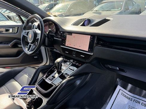 Used 2023 Porsche Cayenne Platinum Edition image 42