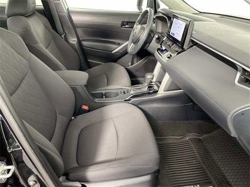 Used 2023 Toyota Corolla Cross LE image 11