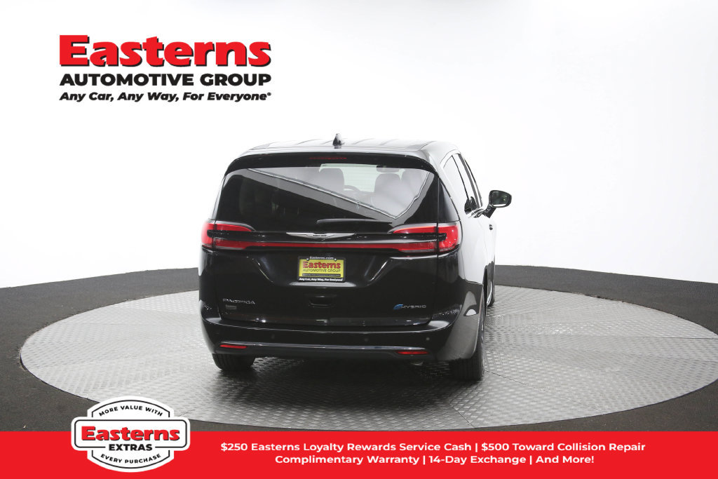 Used 2023 Chrysler Pacifica Limited FWD image 43