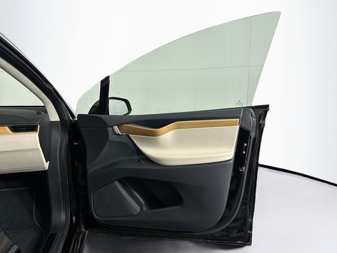 Used 2019 Tesla Model X 75D image 33