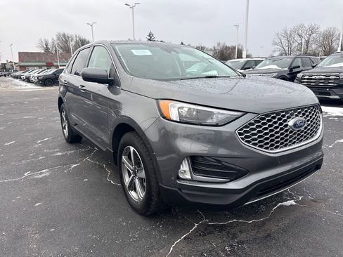 Used 2024 Ford Edge SEL w/ Convenience Package image 4