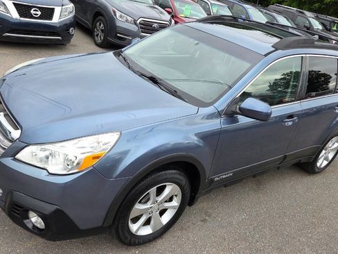 Used 2013 Subaru Outback 2.5i Limited w/ Moonroof Pkg AWD/4WD image 4