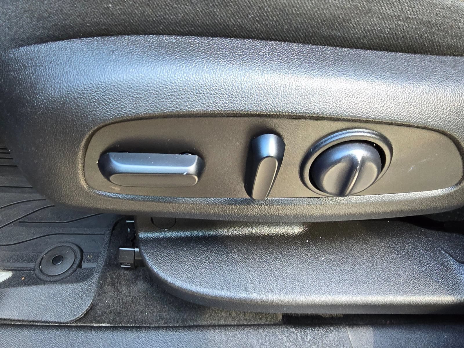 Used 2018 Chevrolet Equinox LT AWD/4WD image 23