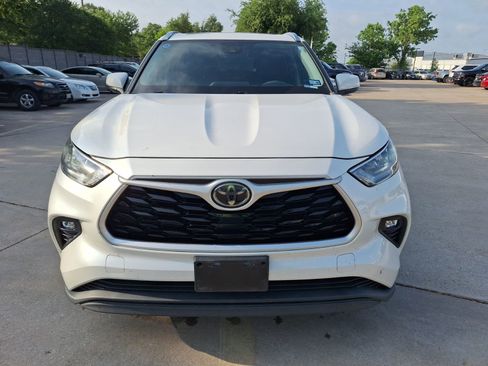 Used 2020 Toyota Highlander XLE image 9