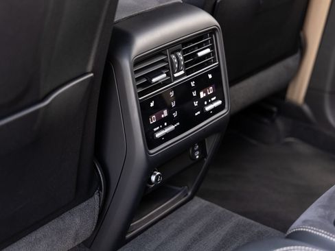 Certified 2022 Porsche Cayenne Turbo GT AWD/4WD image 27