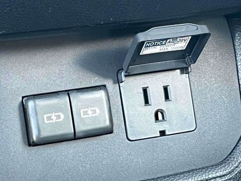 Certified 2022 Toyota Highlander Platinum image 17