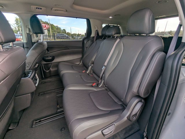 Certified 2026 Kia Carnival Hybrid FWD image 16