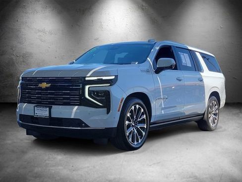 Certified 2026 Chevrolet Suburban High Country AWD/4WD image 5