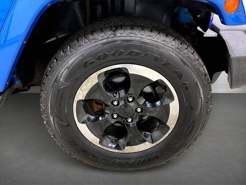 Used 2014 Jeep Wrangler Unlimited Sahara image 31