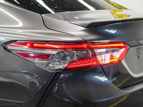Used 2018 Toyota Camry XSE FWD image 11
