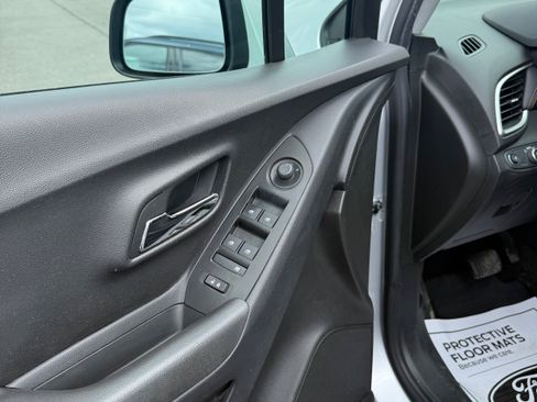 Used 2018 Chevrolet Trax LS AWD/4WD image 6